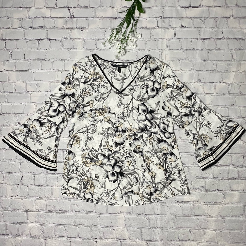Women’s White House Black Market Black & White Floral Bell-Sleeve Blouse Size 8